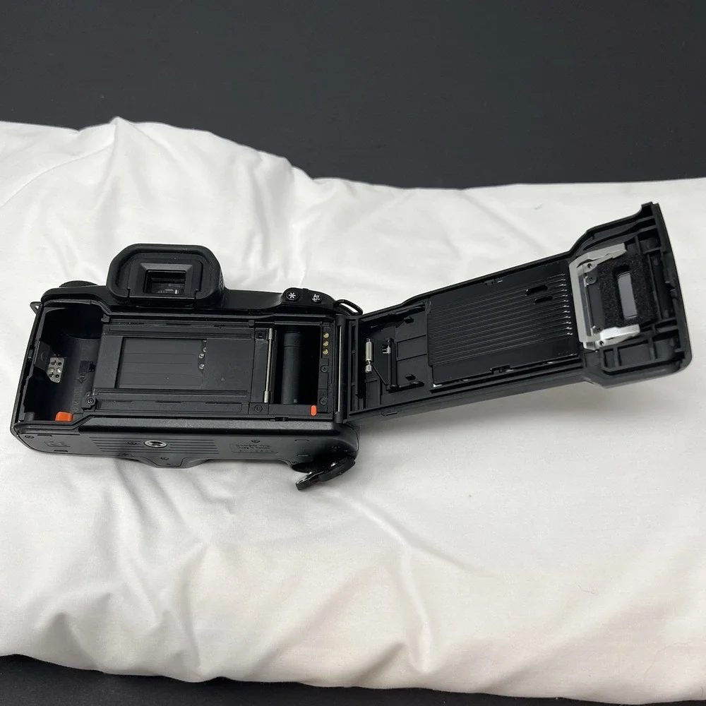 Canon EOS Rebel XS SLR 35mm Camera Body Canon EOS Rebel XS Camera Body ESTATE